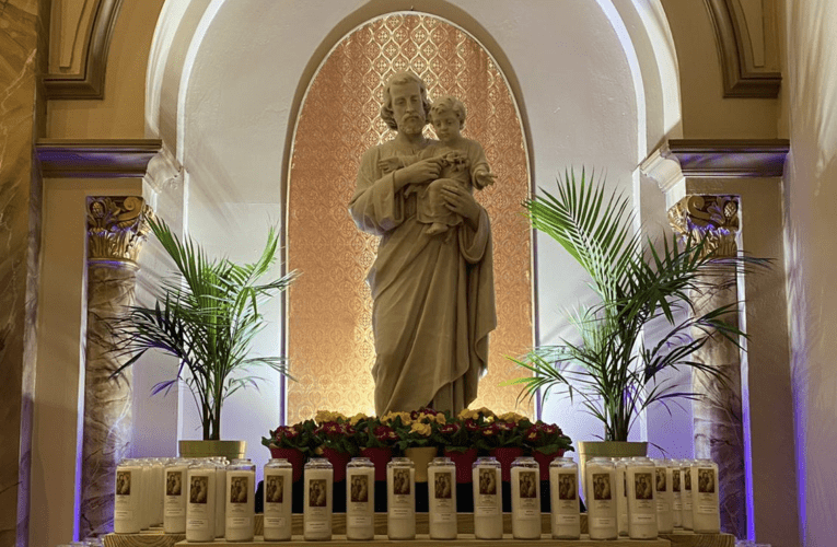 Multitud de fieles vuelven a St. Joseph of the Palisades en sus fiestas Patronales