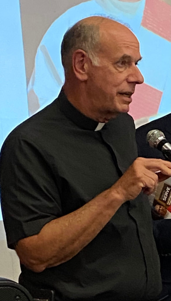 P. Joseph Chapel, Director del Programa del Diaconado de la Arquidiócesis de Newark.