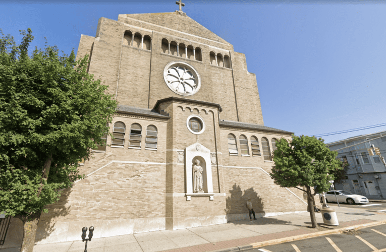 Padres Palotinos vienen a servir en St. John the Baptist en Fairview