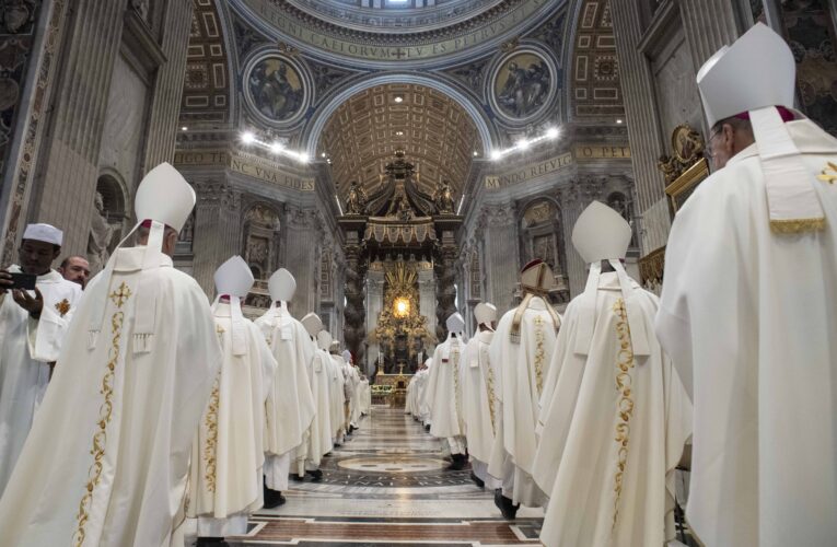 Pope prays for unity of church as he celebrates anniversary of Vatican II