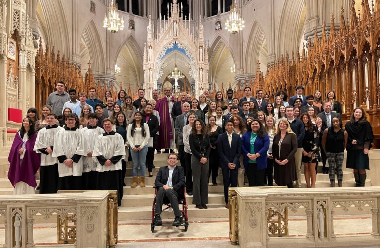 Bishop celebrates Liturgy for volunteers who give back in extraordinary ways