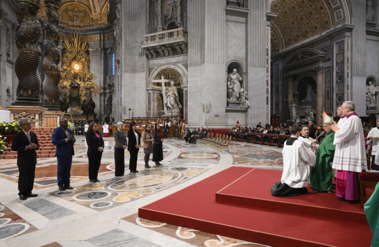 Long homilies are ‘a disaster,’ keep it under 10 minutes, pope says