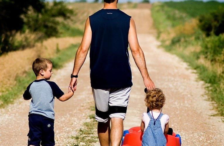 Catholic ministries aim to encourage, empower Catholic dads in an increasingly secularized world (Video)