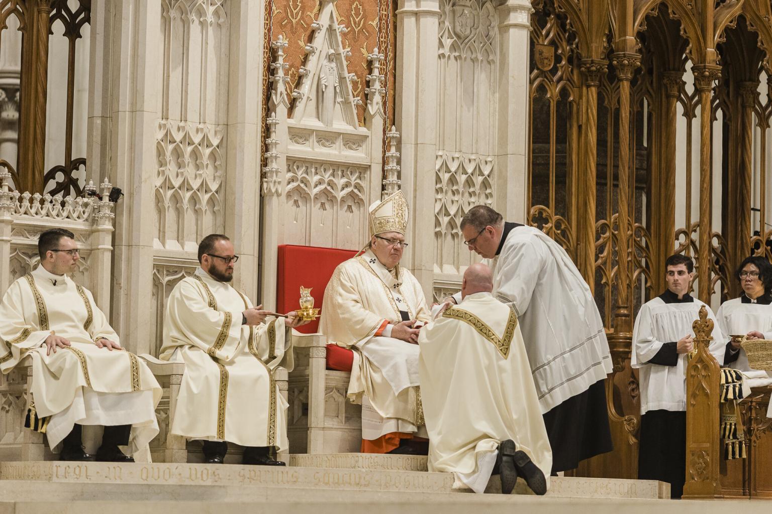 Priests revive traditional gifts of cloth to mothers (Ordination 2023 ...