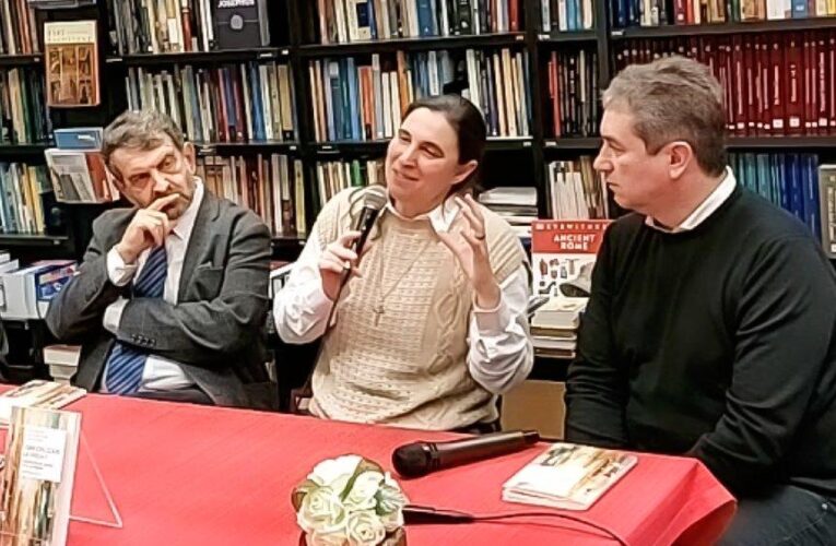 Gospels hold clues for role of women, men in the church, panel says