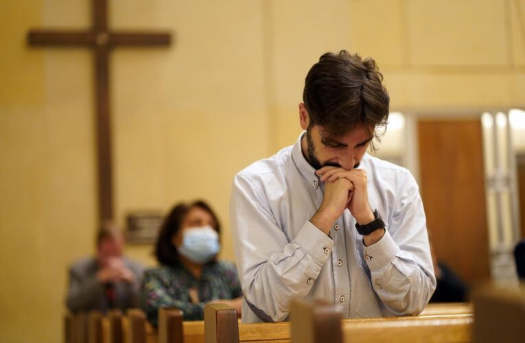 Pew report: Most US Catholics approve of pope, but data reflects political divides