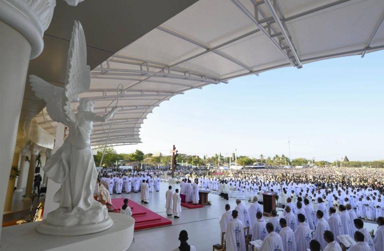Be reflections of God’s love, pope tells people of Timor-Leste