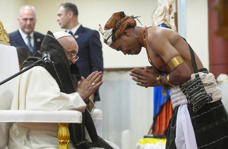 Honor what your elders did, build on it, pope tells youth in Timor-Leste
