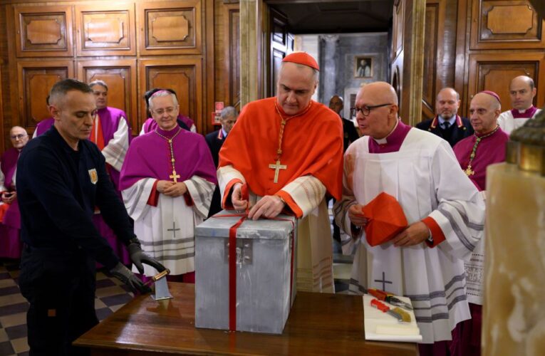 Preparations begin for opening Holy Doors at Vatican, Rome basilicas
