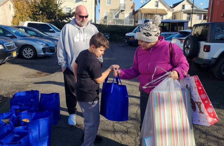 11-year-old leads annual food drive, delivers 200+ bags to Mercy House