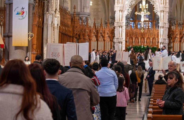 Record numbers of catechumens declare intent to become Catholic (Photos)
