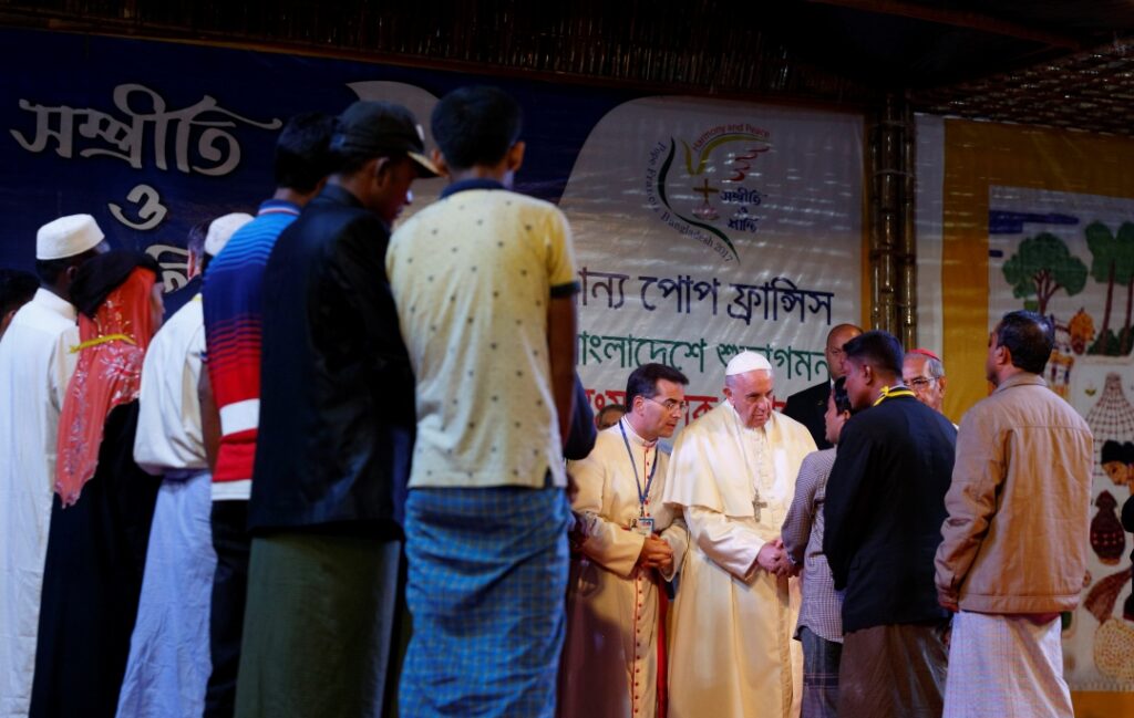 Pope meets with refugees
