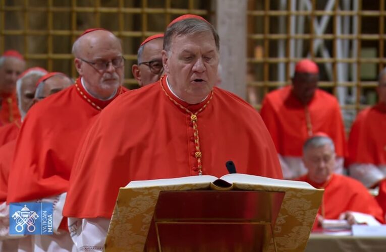 Cardinal Tobin takes oath as conclave begins