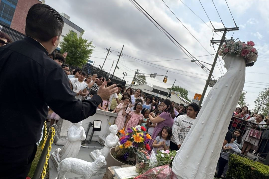 May crowning Most Holy Name Catholic Church in Garfield, NJ