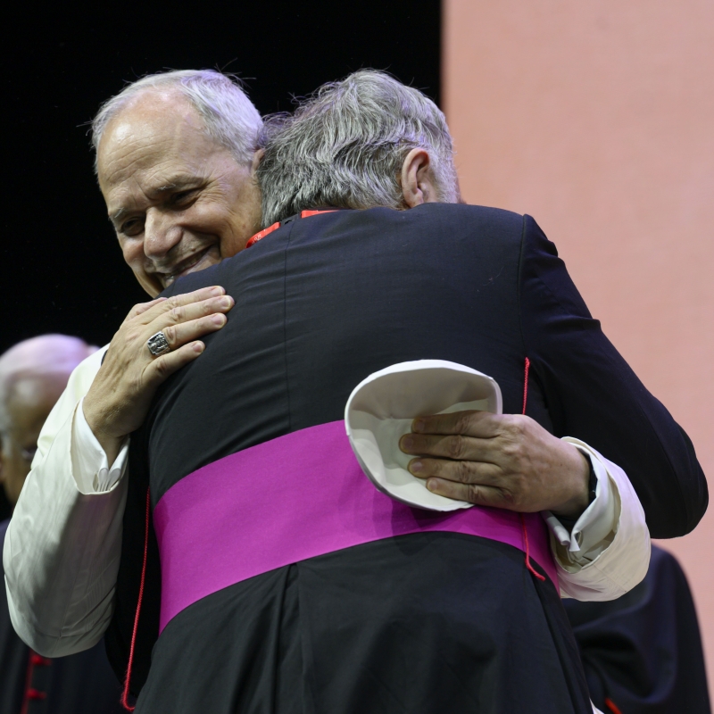 Pope embraces Spanish monsignor