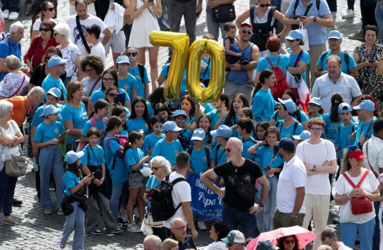 Thousands of visitors celebrate Pope Leo’s birthday in St. Peter’s Square