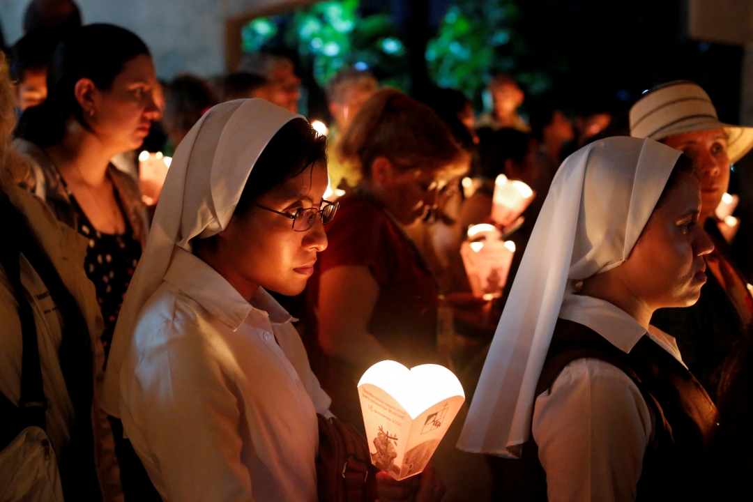Salvadoran procession for Jesuit martyrs