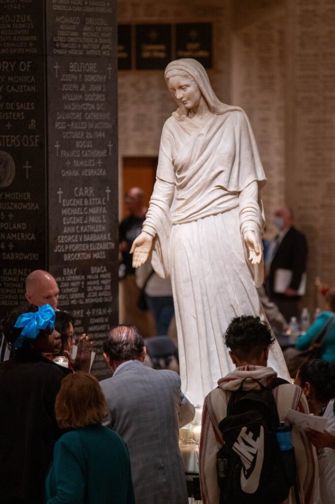 AP23 - Statue Mary