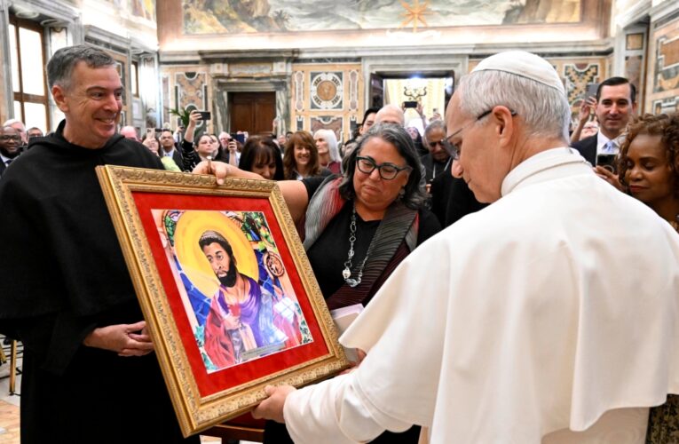 Migrants, refugees are often models of hope and faith, pope says