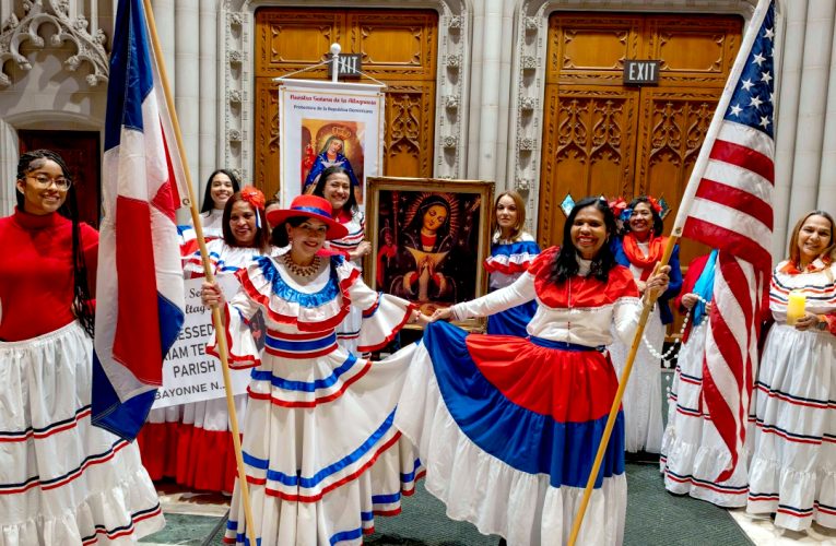 Imágenes y sonidos: La comunidad dominicana rinde homenaje a Nuestra Señora de Altagracia