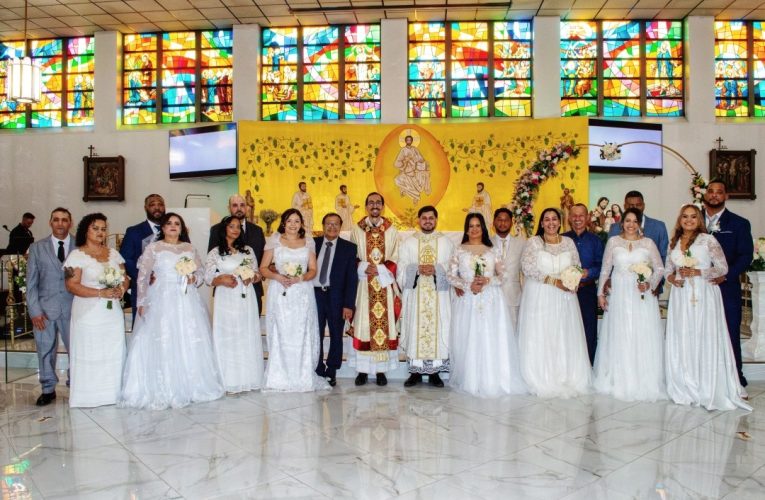 Sights & Sounds: Parish helps 8 couples to marry on Valentine’s Day