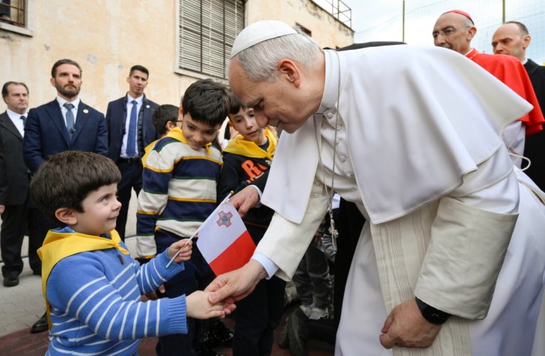 Pope greets boy during parish visit Mar 15 2026