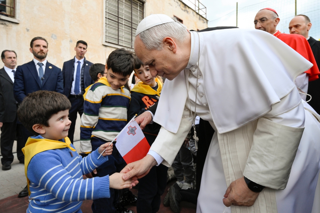 Pope greets boy during parish visit Mar 15 2026
