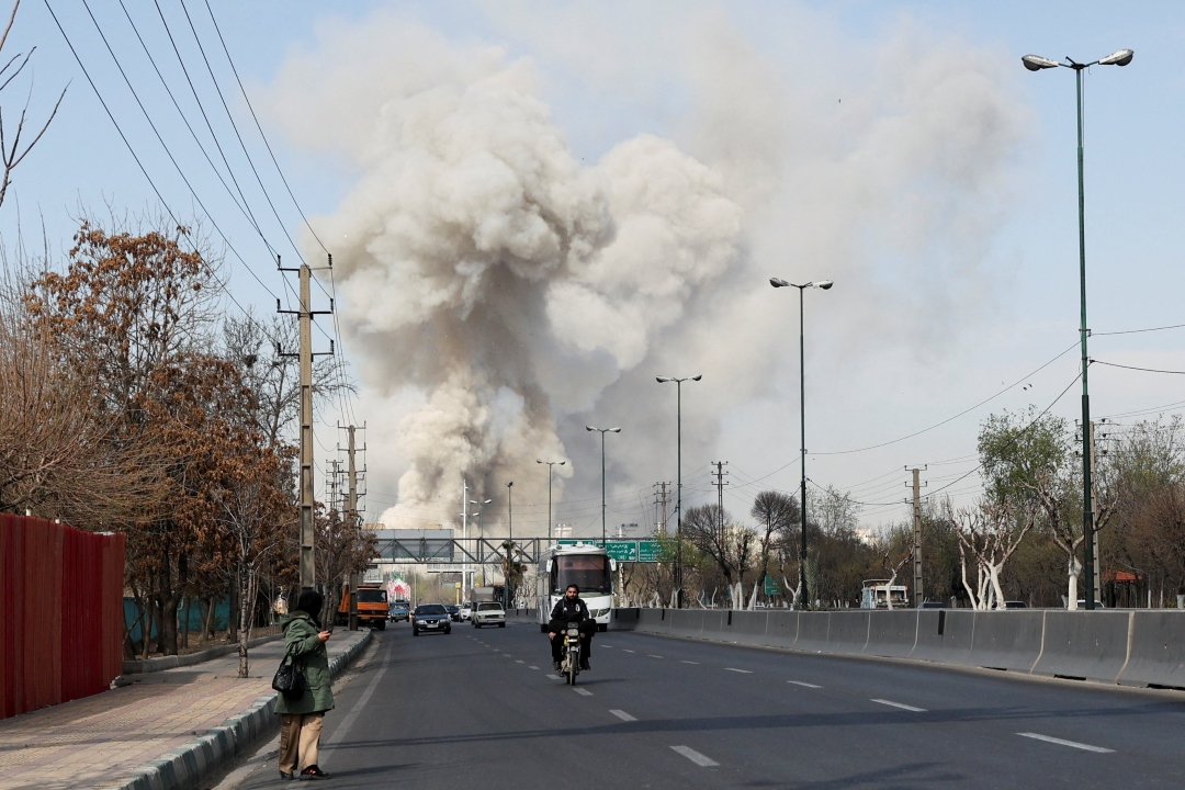 Smoke rises war Iran