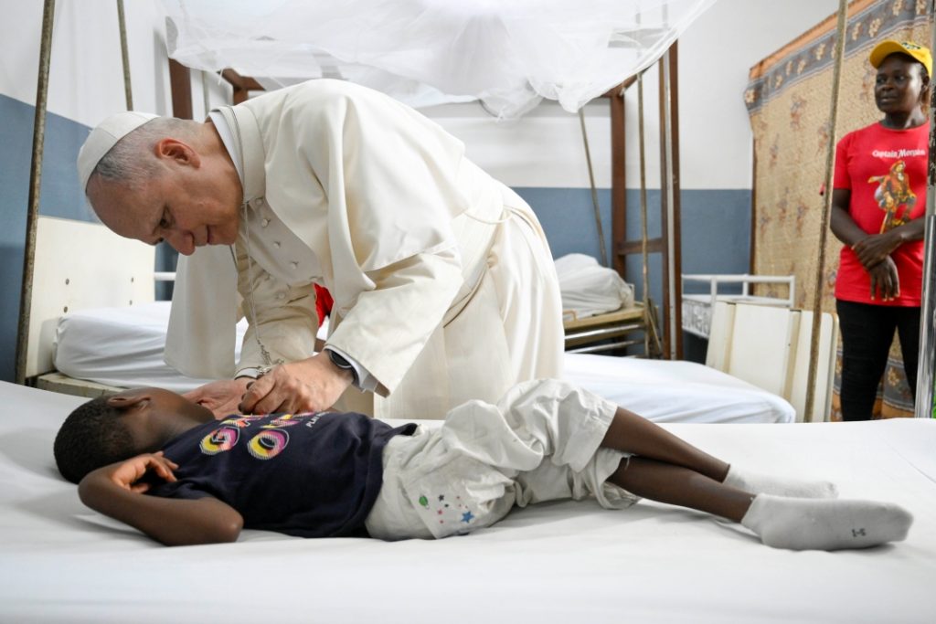 PLVC - Pope Leo visits Cameroon hospital