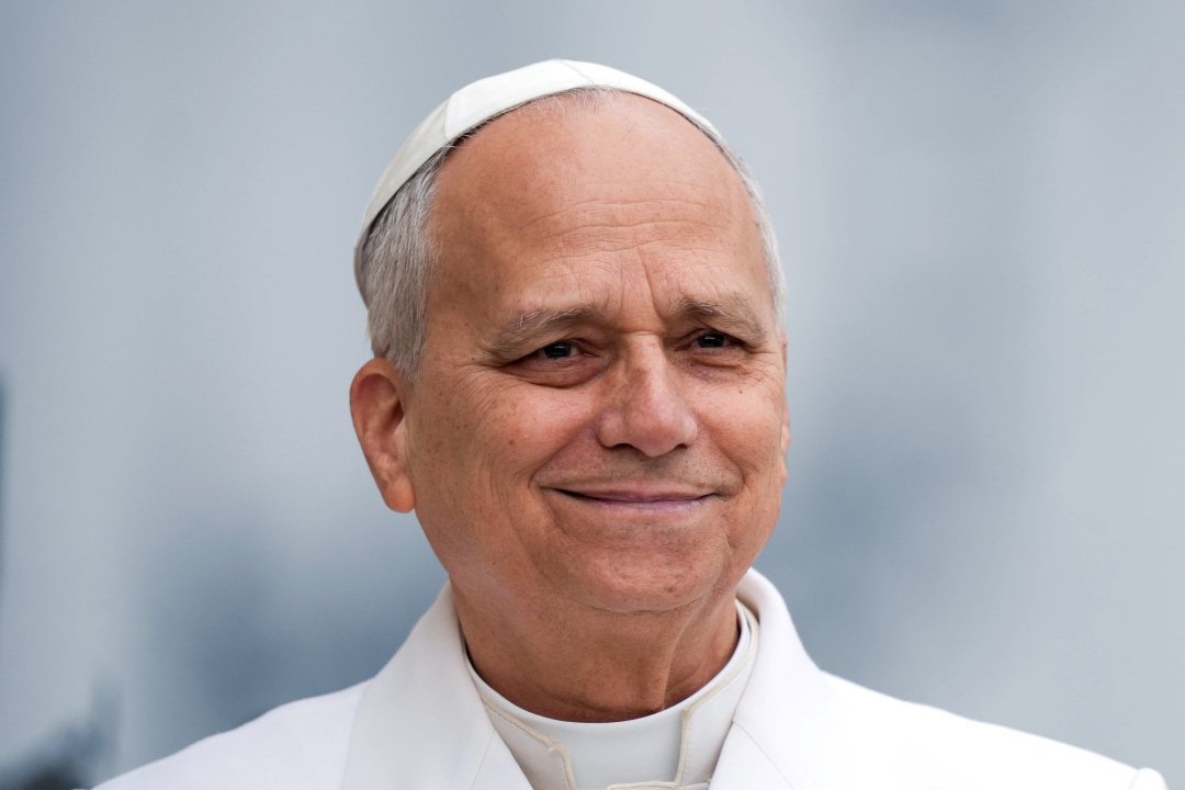 PL1A - Pope Leo portrait smiling