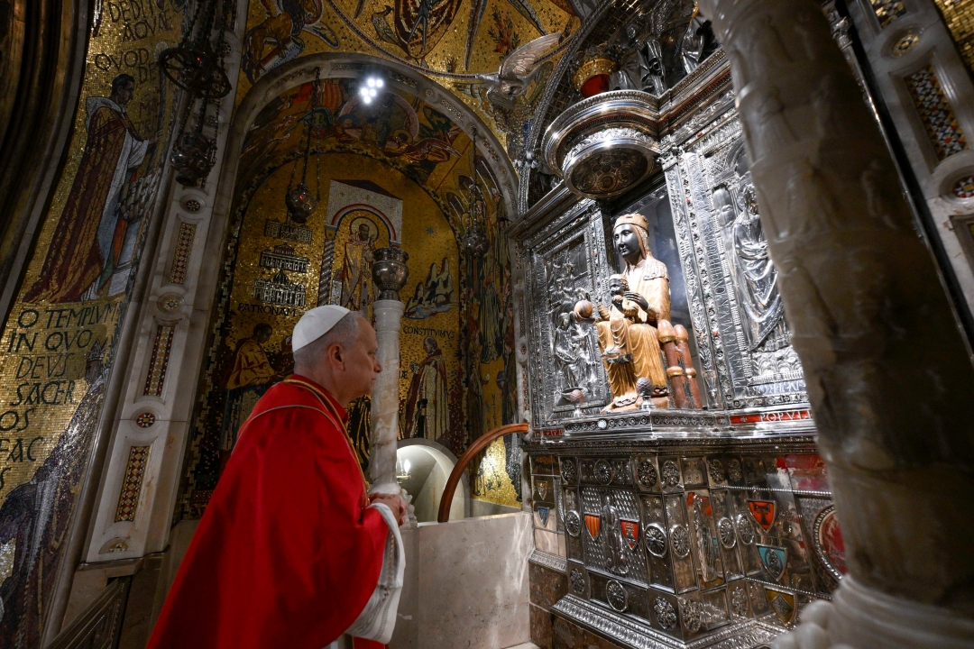 PLST - Pope Leo praying Our Lady of Montserrat