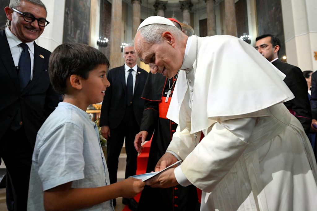 PTSK - Boy with questions for pope