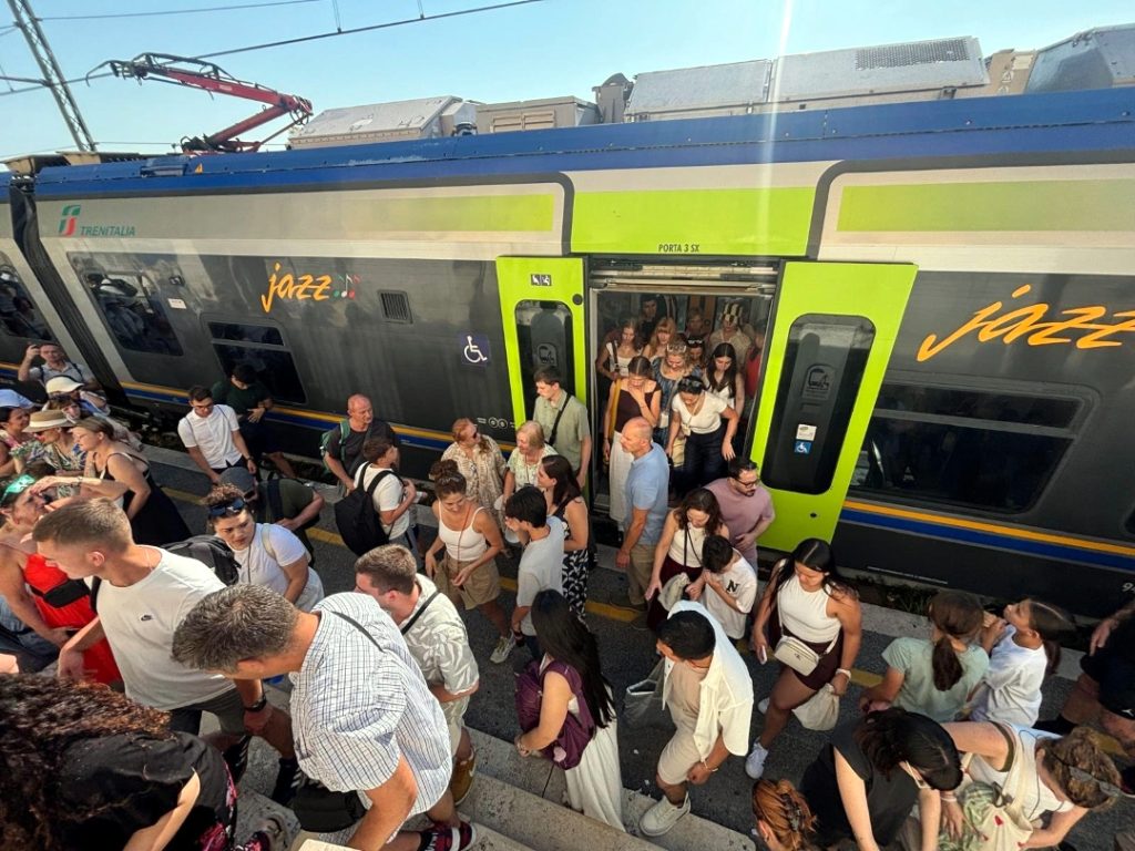 Castel Gandolfo Angelus boards train