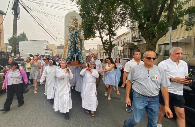 OLMCJC 24 - Sisters carrying statue