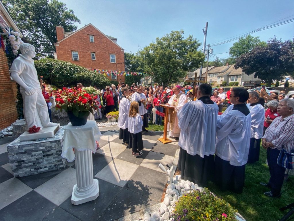 SCAS - Bishop Cruz reads prayer before blessing statue