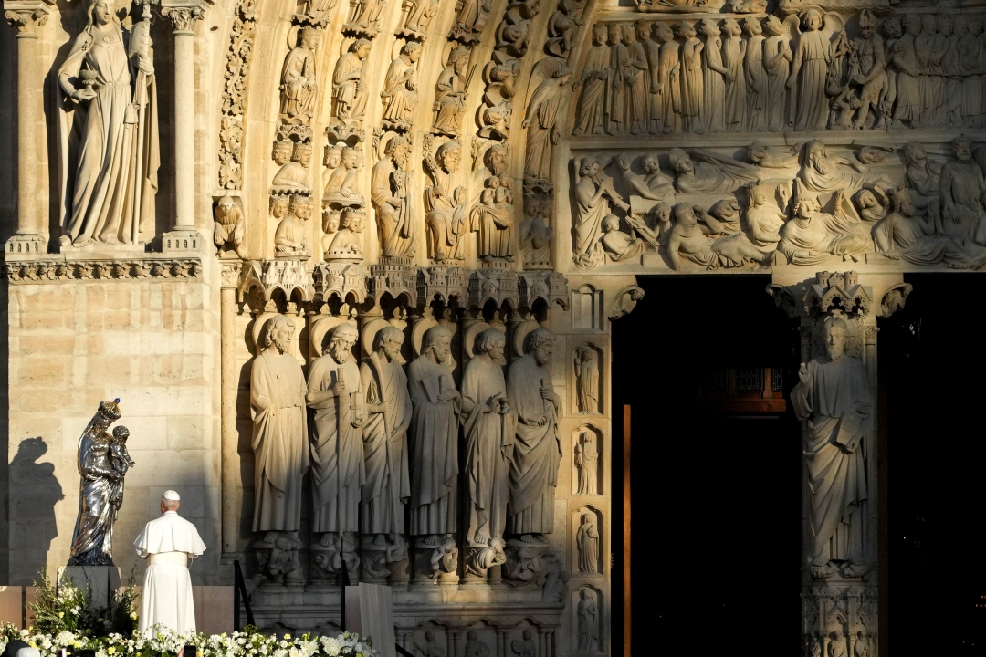 POPE LEO PARIS 1