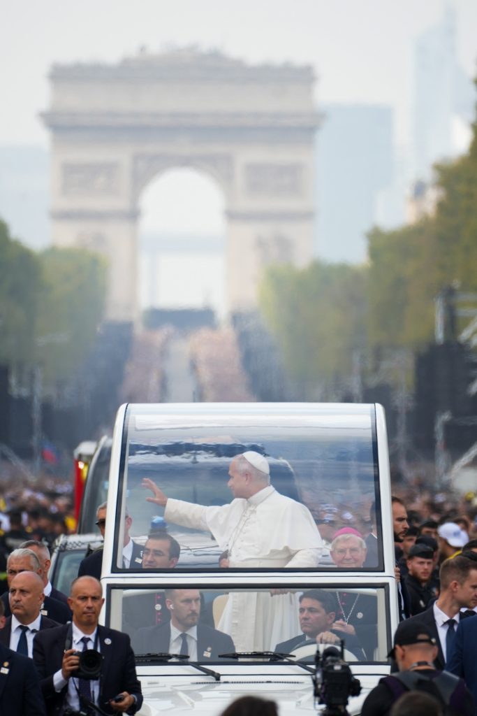POPE LEO PARIS 8