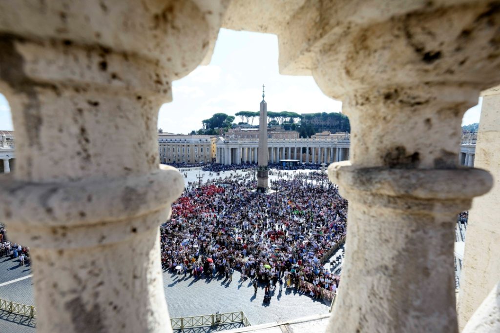 Pope Leo Angelus Oct 4 2026 - crowd